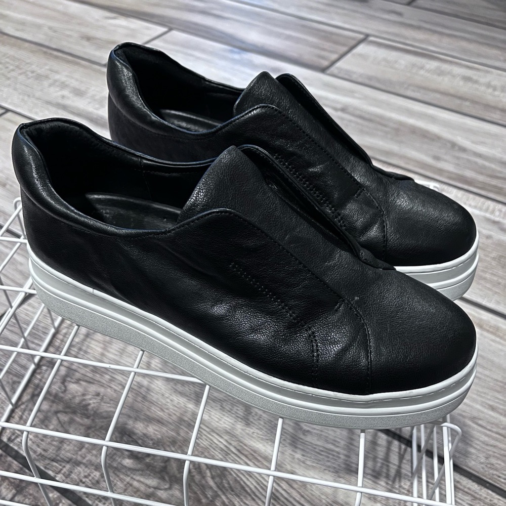 J/Slides Noel Sneaker Black Distressed - Size 9